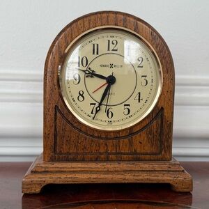 Howard Miller Rare Vintage Oak Wood Mantle Quartz Clock